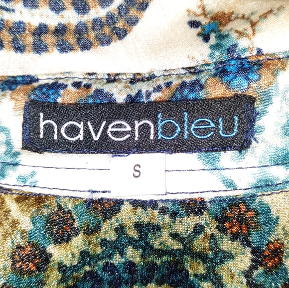 Womens blouse, size Small, long sleeves, snap front Closure, beaded. NWOT - Picture 2 of 13